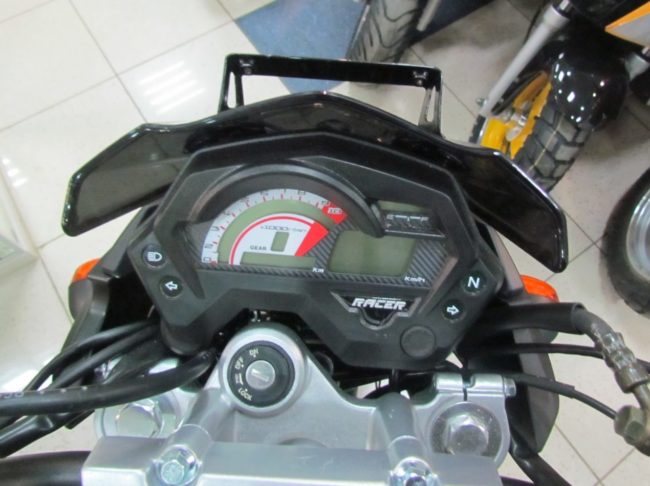 Панель приборов с цифровым спидометром на мотоцикле Racer Nitro 250