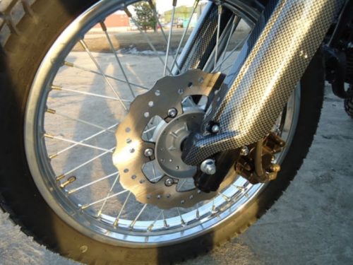Тормозной диск на переднем колесе мотоцикла Racer PANTHER 200