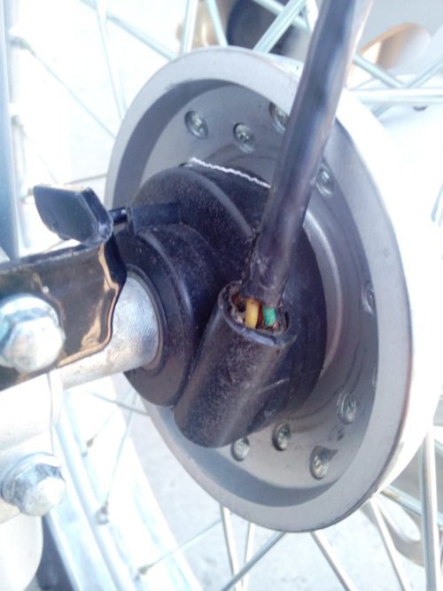Повреждение провода в месте входа в датчик скорости на колесе мотоцикла Racer Ranger 200