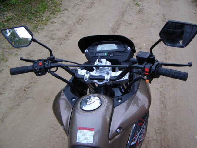 Зеркала заднего вида ромбической формы на руле байка Racer Ranger 200