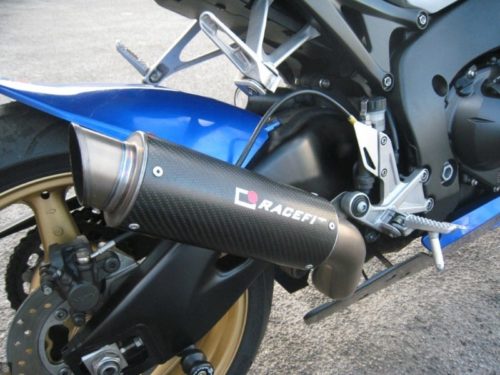 Глушитель на мотоцикле Honda CBR1000RR японского производства