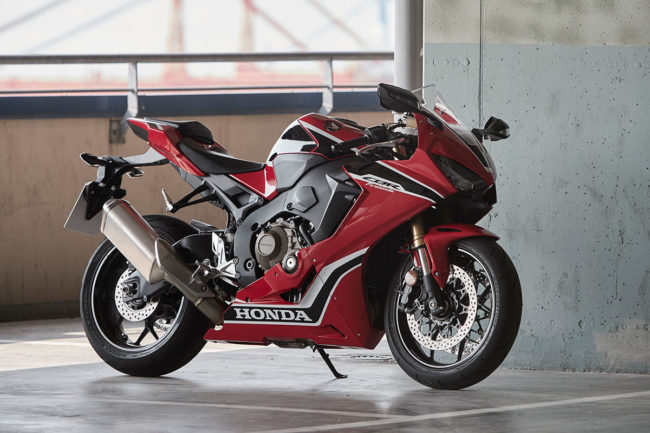 Внешний облик популярного спорт-байка Honda CBR1000RR версии SP