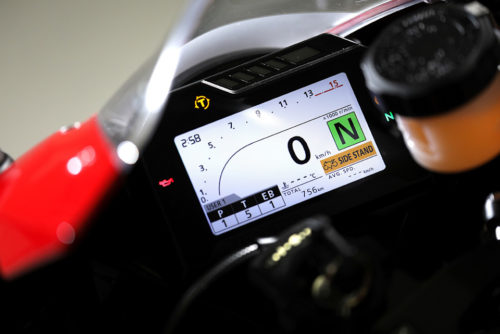 Приборный дисплей на мотоцикле Honda CBR1000RR SP Fireblade