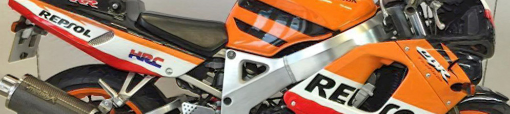 Honda CBR 900 RR Fireblade в оранжевом кузове 1996 года выпуска