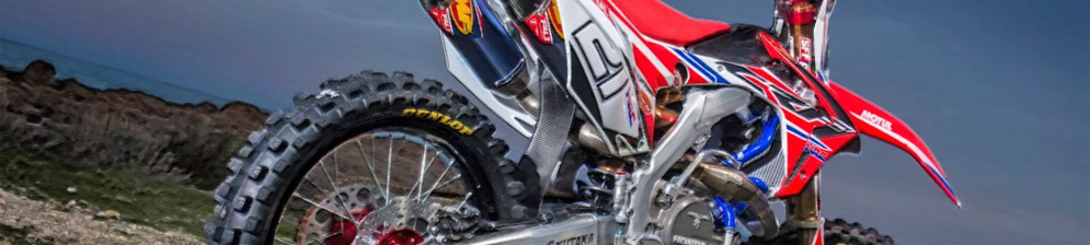 Honda CRF 450 2016 года выпуска на подножке