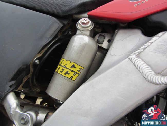 Аккуратные сварочные швы на алюминиевой раме байка Honda CRF 250