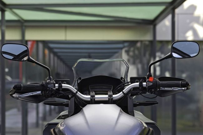 Зеркала заднего вида на руле мотоцикла Honda VFR1200X Crosstourer