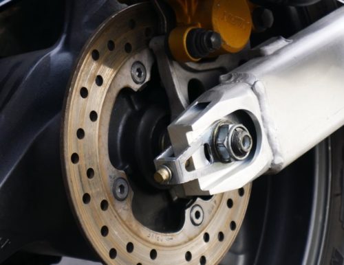 Круглые отверстия в тормозном диске мотоцикла Honda VTR1000F Firestorm