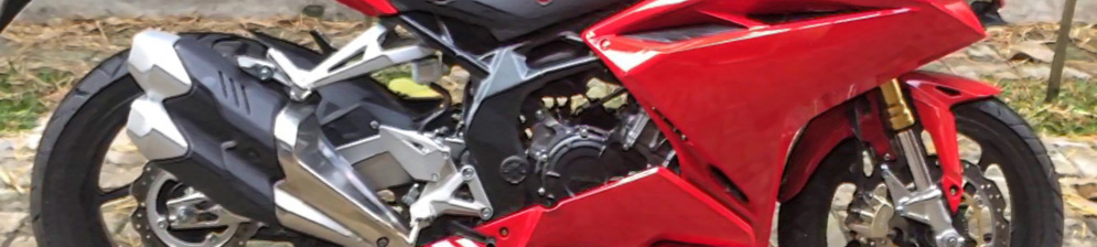 Honda CBR250RR 2017 года в красном кузове без наклеек