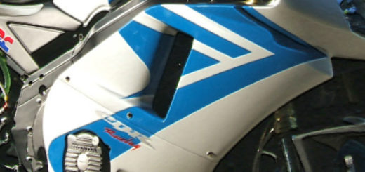 Honda CBR400RR NC23 в бело-голубом исполнении