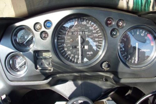 Аналоговая панель приборов на японском мотоцикле Honda Blackbird CBR 1100 XX