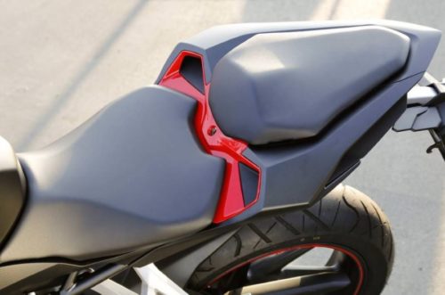 Подушки сидений на спортивном мотоцикле Honda CBR250RR 2017 года