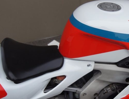 Компактное сидение для пилота на спорт-байке Honda CBR250RR