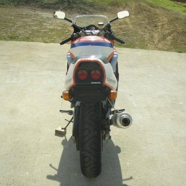 Раздельные фонари стопа и габаритов сзади мотоцикла Honda CBR400RR