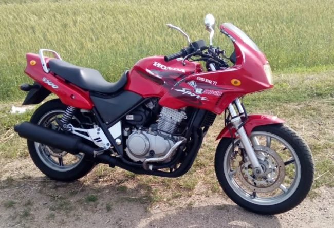 Внешний облик спортивно-дорожного мотоцикла Honda CB 500 S