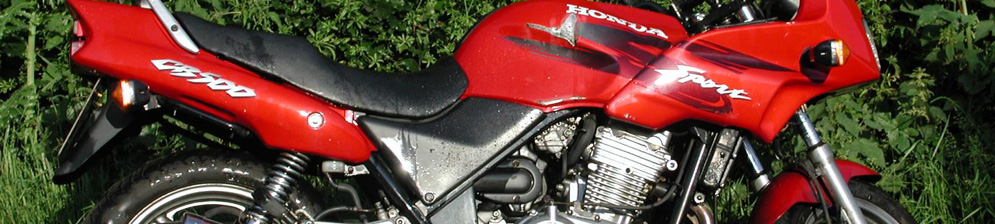 Honda CB500s вид сбоку в красном пластике