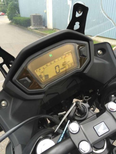 Цифровая панель на мотоцикле Honda CB 500 японского производства