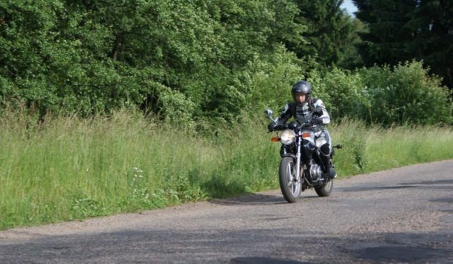 Поездка в выходные за город на дорожном мотоцикле Honda CB 500