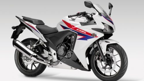 Модель спортивного мотоцикла Honda CB 500 R белого цвета