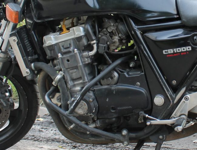 Дуги безопасности на байке Honda CB 1000 с рамой дуплексного типа