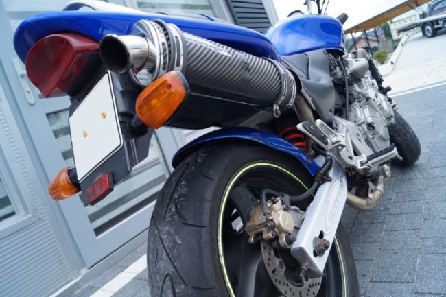 Задняя светотехника нейкеда Honda CB600 с коротким крылом синего цвета