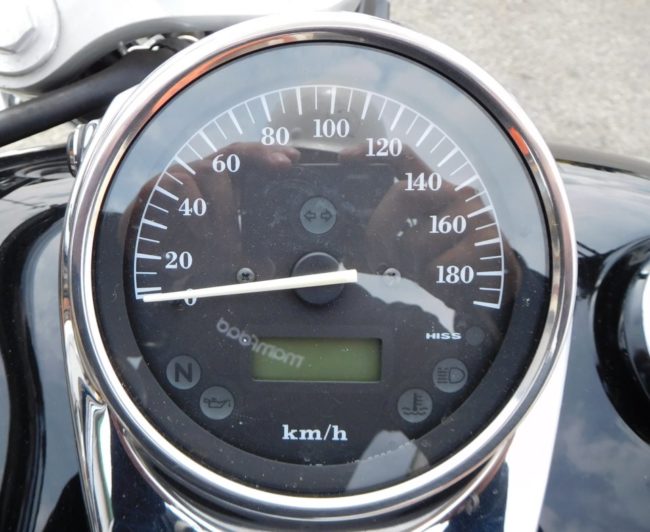 Приборная панель смешанного типа на мотоцикле Honda Shadow 750