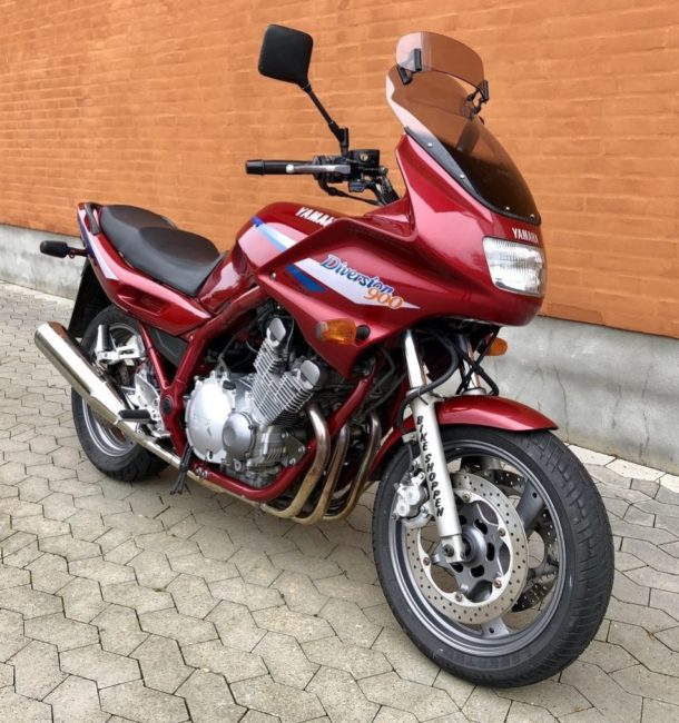 Дополнительная ветрозащита на переднем стекле мотоцикла Yamaha XJ 900 S Diversion