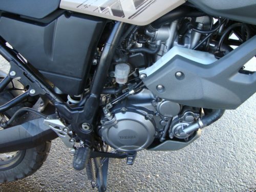 Одноцилиндровый двигатель на стальной раме мотоцикла Yamaha XT660Z Tenere