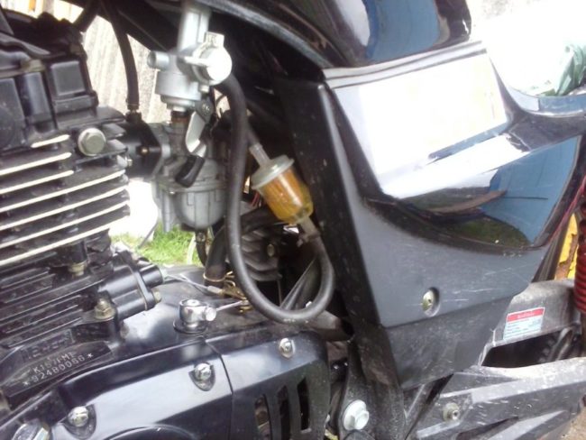Дополнительный фильтр тонкой очистки под бензобаком мотоцикла Baltmotors S1