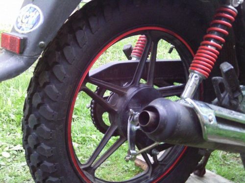 Задний тормоз барабанного типа на мотоцикле Baltmotors S1