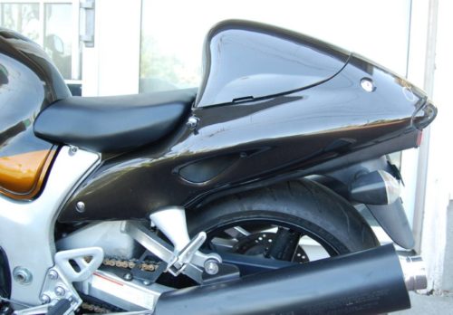 Аэродинамический колпак на пассажирском сидение мотоцикла Suzuki Hayabusa GSX1300R