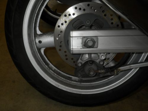 Тормозной диск на заднем колесе мотоцикла Suzuki SV 650