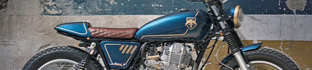 Yamaha SR400 вид сбоку синий цвет кузова