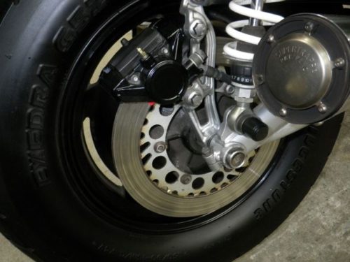 Тормозной диск на заднем колесе мотоцикла Yamaha V-max 1200
