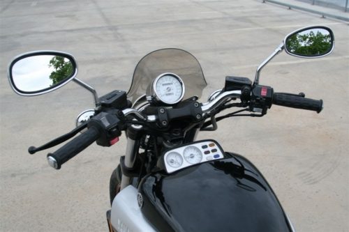 Зеркала заднего вида на мотоцикле Yamaha V-max 1200 японского производства