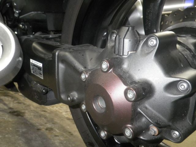 Редуктор карданной передачи на заднем колесе байка Yamaha V MAX 1700