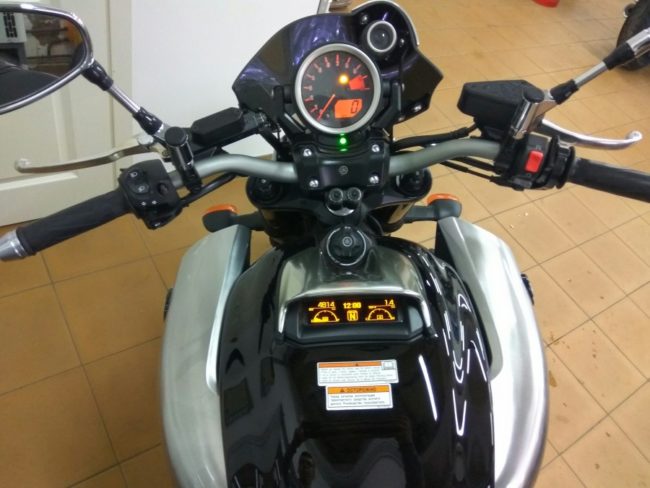 Стрелочный тахометр и цифровая панель мотоцикла Yamaha V MAX 1700