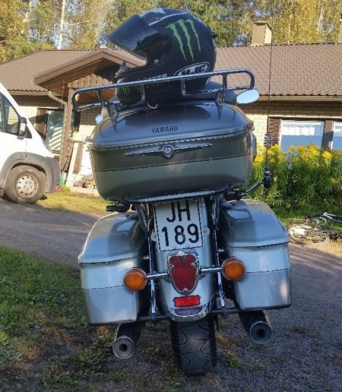 Задний фонарь и указатели поворотов на крыле мотоцикла Yamaha XVZ 1300 TF