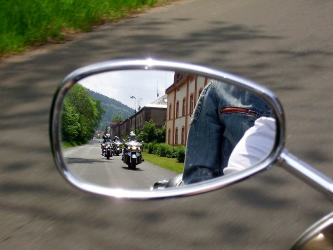 Зеркало заднего вида на руле байка Yamaha XVZ 1300 TF класса круизер