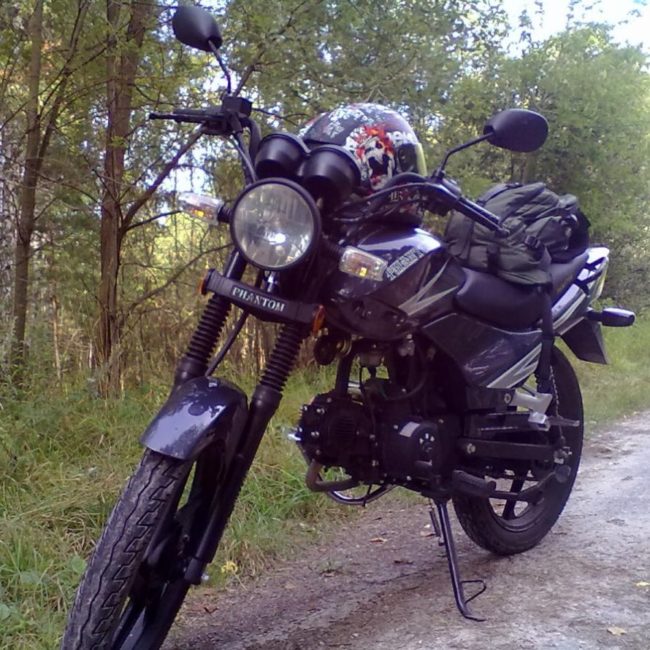 Передняя оптика дорожного мотоцикла ABM Phantom 125 российского производства