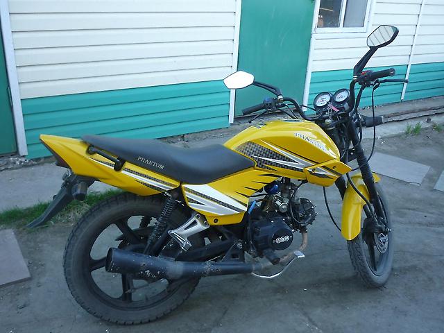 Желтая окраска мотоцикла ABM Phantom 125 классического типа