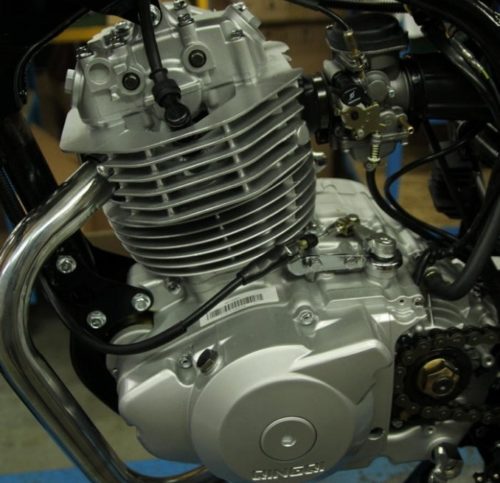 Одноцилиндровый двигатель отечественного мотоцикла Baltmotors street 250dd