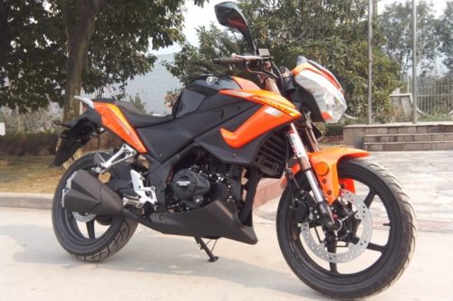 Оранжево-черная окраска мотоцикла Pegas Skyway 250