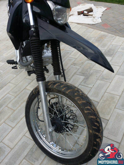 Передняя резина и вилка в защитном чехле Мотоцикл Lifan LF200GY-3U