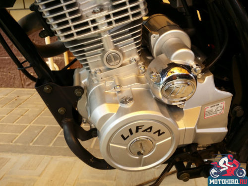 Двигатель мотоцикла Мотоцикл Lifan LF200GY-3B вблизи