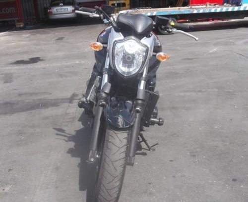 Фара неправильной формы на мотоцикле Suzuki GSF 650 Bandit 2011 года производства