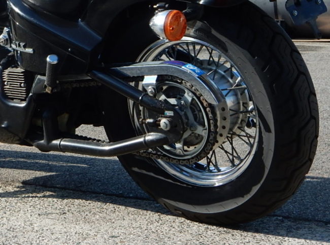 Хромированный щиток на цепи главного привода мотоцикла Honda STEED 400