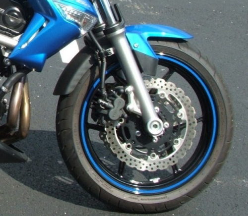 Переднее колеса мотоцикла Kawasaki ER 6 с дисковым тормозом