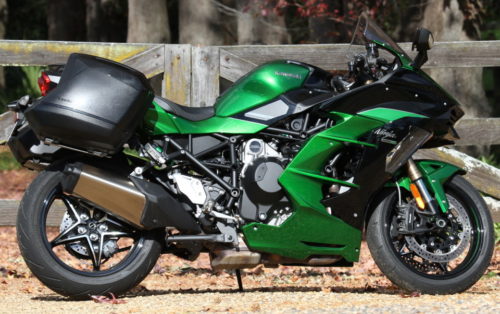 Вид сбоку гражданской модели мотоцикла Kawasaki Ninja H2