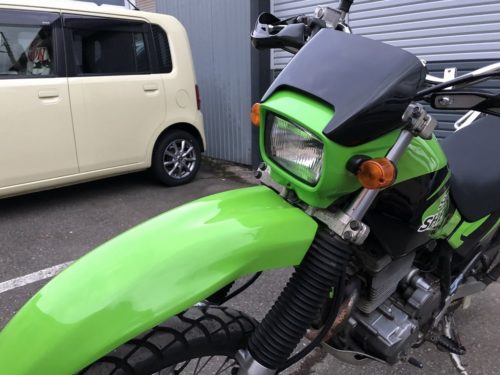 Квадратная фара на японском мотоцикле Kawasaki KL250 Super Sherpa